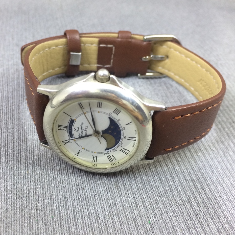 Đồng hồ nữ Swiss made trăng sao Thụy Sĩ