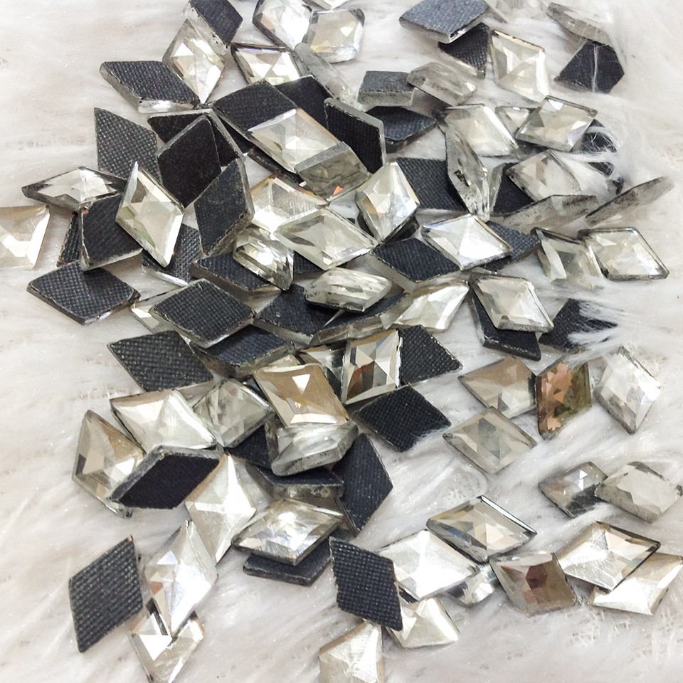 Hạt đá xoàn ủi áo hong kong hình thoi trang trí quần áo cá tính size 1.2cm