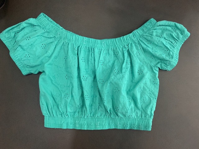 Áo croptop trễ vai