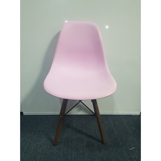 Ghế nhựa chân gỗ EAMES