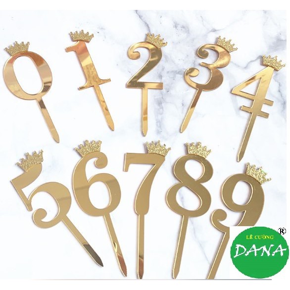 Que cắm nhựa số