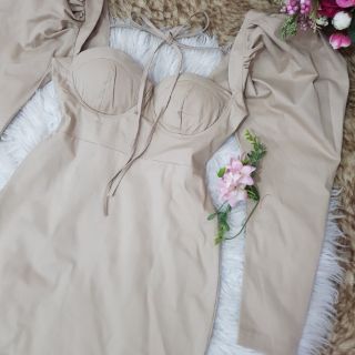 Đầm body tay phồng cúp ngực