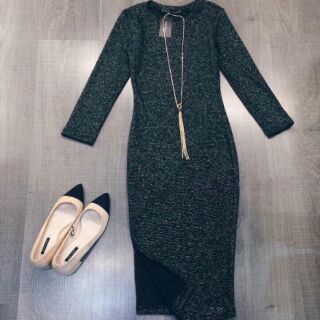 Đầm body xẻ tà dài tay