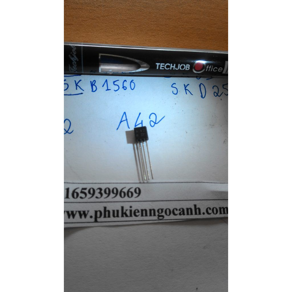 A42 , 42  2SA42 , sò mới Transistor 300V 0.5A NPN TO-92