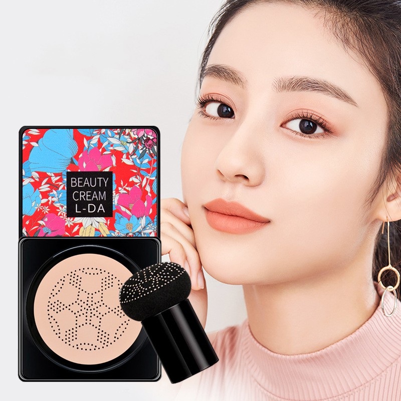 Kem nền dạng cushion tích hợp kem foundation kem BB CC và kem che khuyết điểm cùng cọ đầu nấm nhỏ dành cho trang điểm