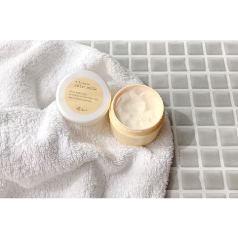 Kem Dưỡng Che Khuyết Điểm Nâng Tone Da Ettusais Skin Milk