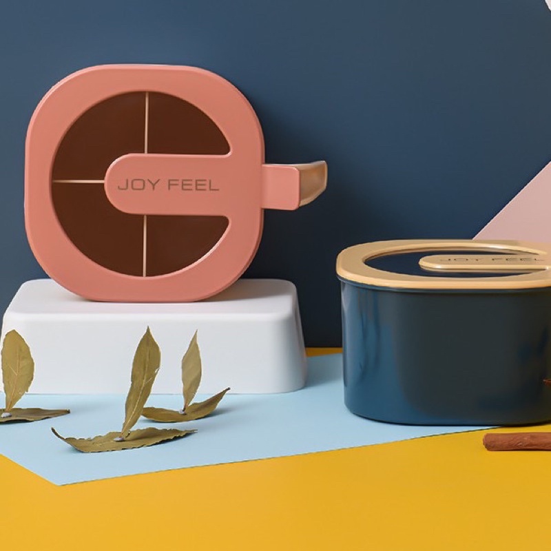 HỘP ĐỰNG GIA VỊ 4 NGĂN CÓ NẮP ĐẬY SIÊU TIỆN DỤNG TẶNG KÈM THÌA NHỰA.