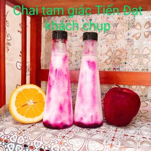 Chai nhựa tam giác nắp đen 330ml kèm nắp