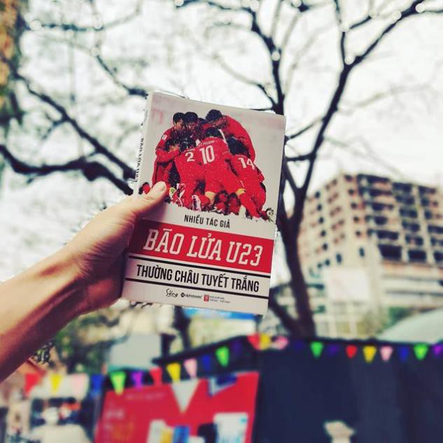 Sách Alphabooks - Bão Lửa U23 Thường Châu Tuyết Trắng | BigBuy360 - bigbuy360.vn