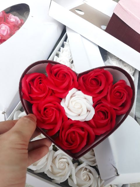 Hộp đựng quà hình trái tim đỏ quà tặng sinh nhật kèm hạt xốp | BigBuy360 - bigbuy360.vn