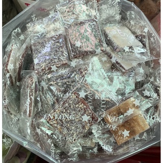 Kẹo chuối tươi kẹp bánh tráng phủ mè dừa 500gam