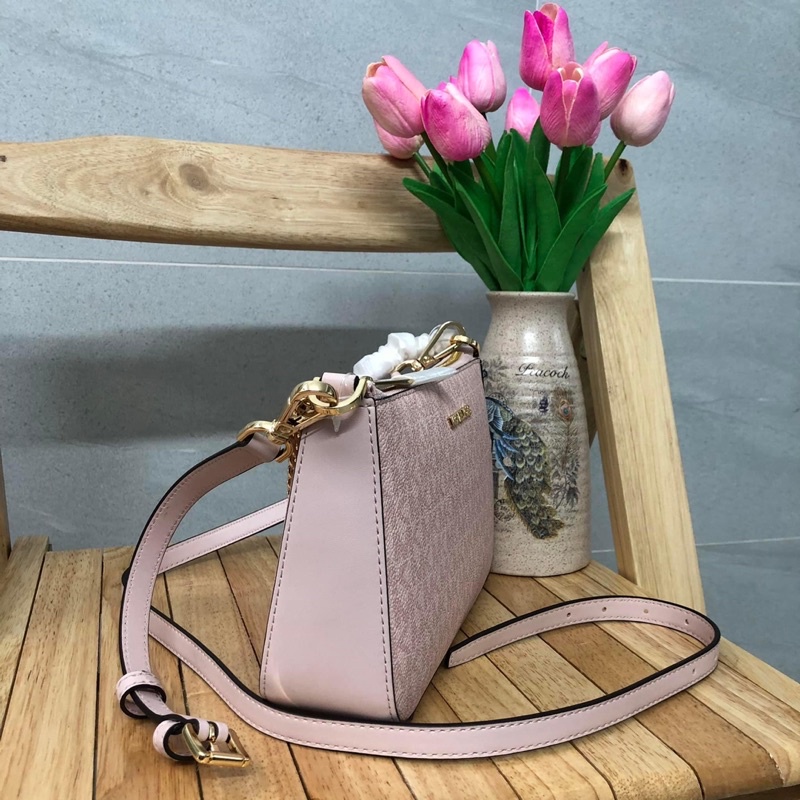 Túi đeo chéo nữ michael kors