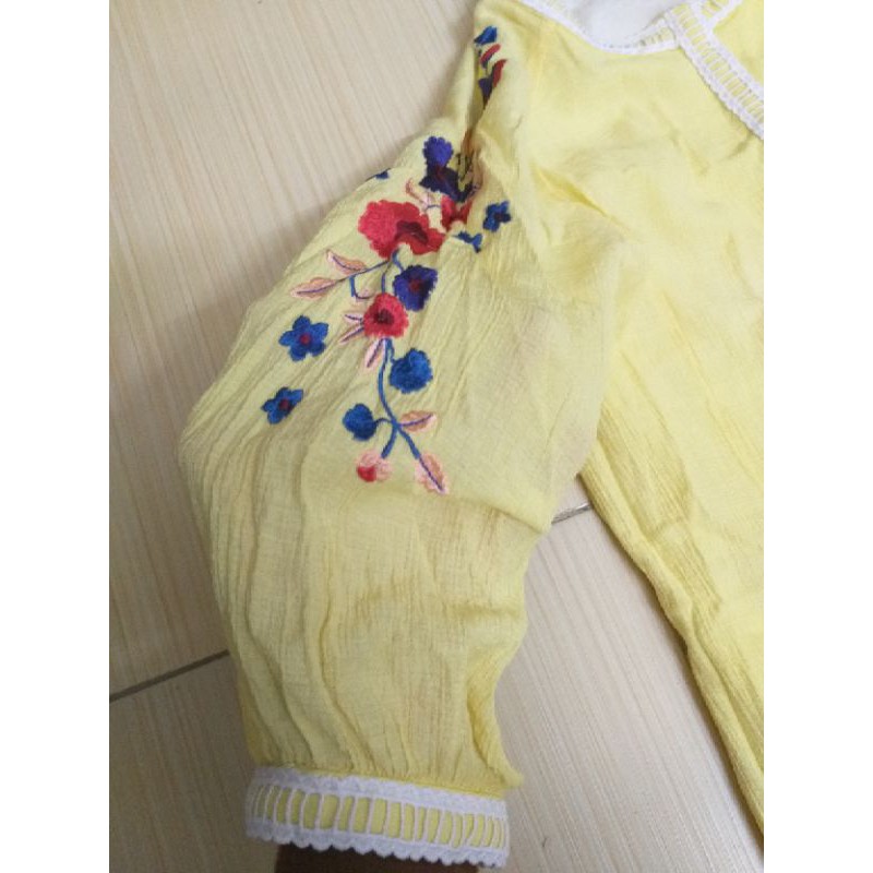 Đầm suông Jaspal màu vàng thêu vai