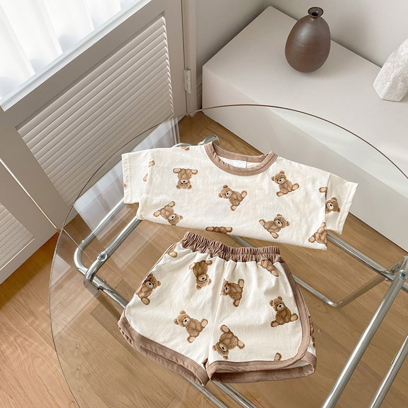 Bộ áo thun tay ngắn và quần short thời trang cho trẻ nhỏ