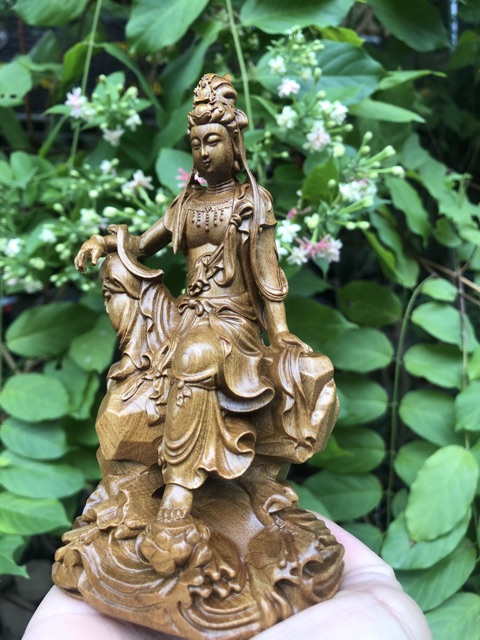 Tượng gỗ Bồ Tát Tự Tại