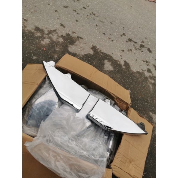 Bộ Ốp trang trí bậc lên xuống cabin xe tải HINO 500.