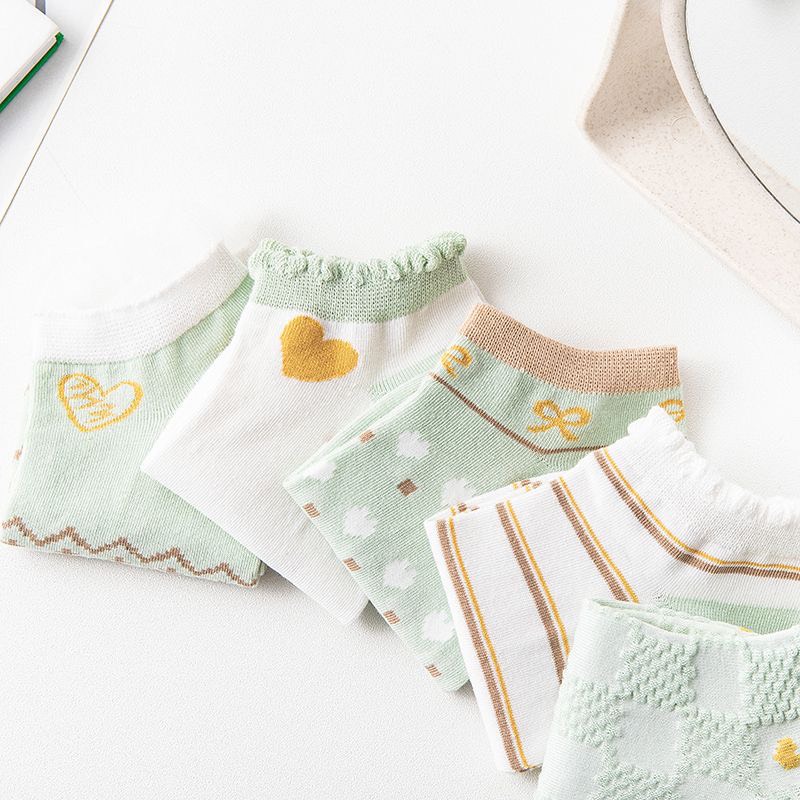 Tất nữ cổ ngắn màu xanh bạc hà, họa tiết trái tim đáng yêu, chất liệu cotton, thấm hút mồ hôi