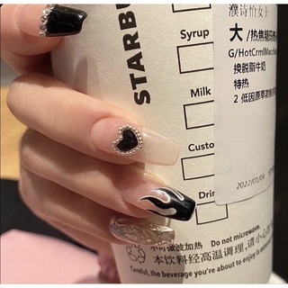Nailbox trái tim đính đá đen cá tính