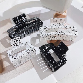 Kẹp tóc kiểu dáng chấm đen trắng hìlàm từ acrylic