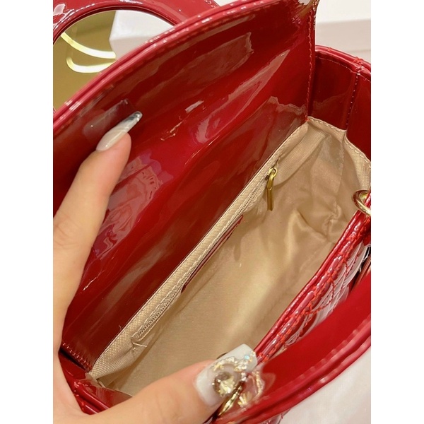 Túi xách cầm tay 4 ô lady  da bóng kèm chùm