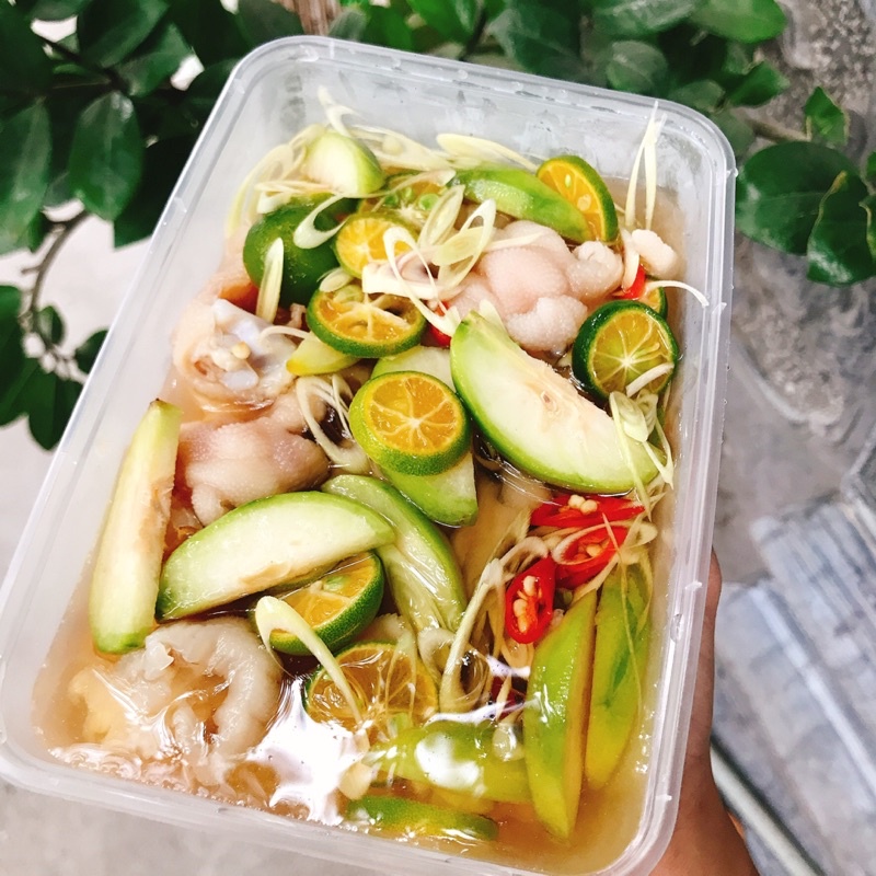Chân gà rút xương ngâm sả tắc cóc ( xoài )