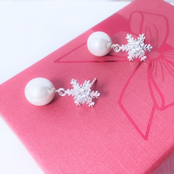 Bông tai hoa tuyết đính hạt trai, Khuyên tai chất liệu bạc ta sang trọng - Trang sức bạc Evasilver