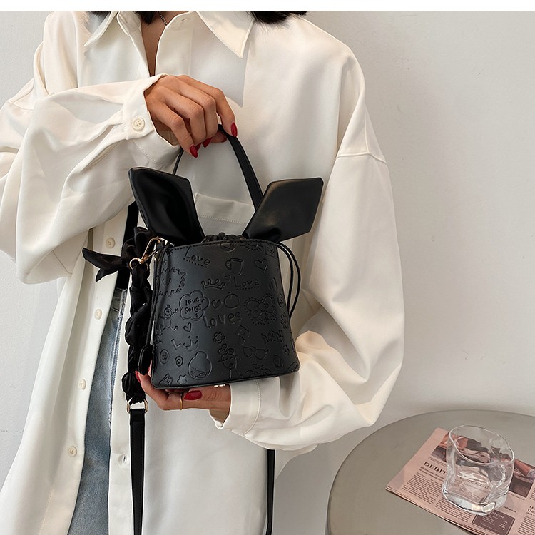 Túi xách đeo vai nữ hình trụ tròn in nổi họa tiết cá tính mặt thắt nơ dễ thương Ulzzang siêu xinh ❤️