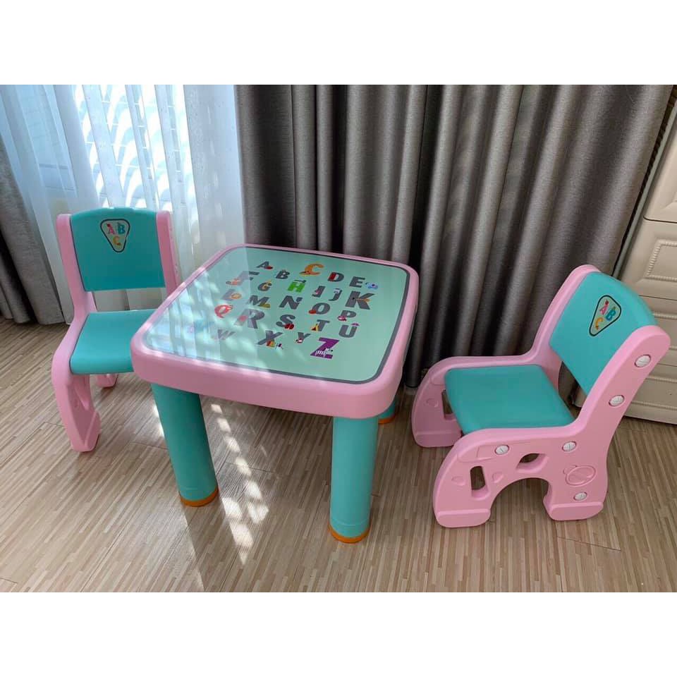 Bộ bàn ghế tập vẽ Toys house cho bé ( hàng od 5-7 ngày) ib phí ship