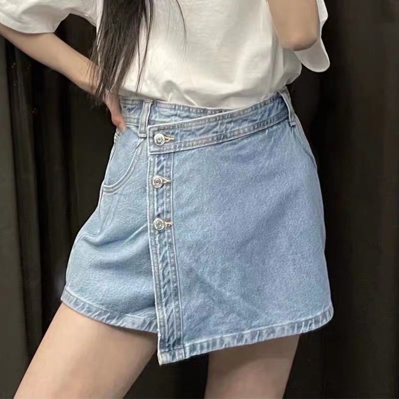 {Có sẵn} Quần short bò giả váy cúc vạt chéo