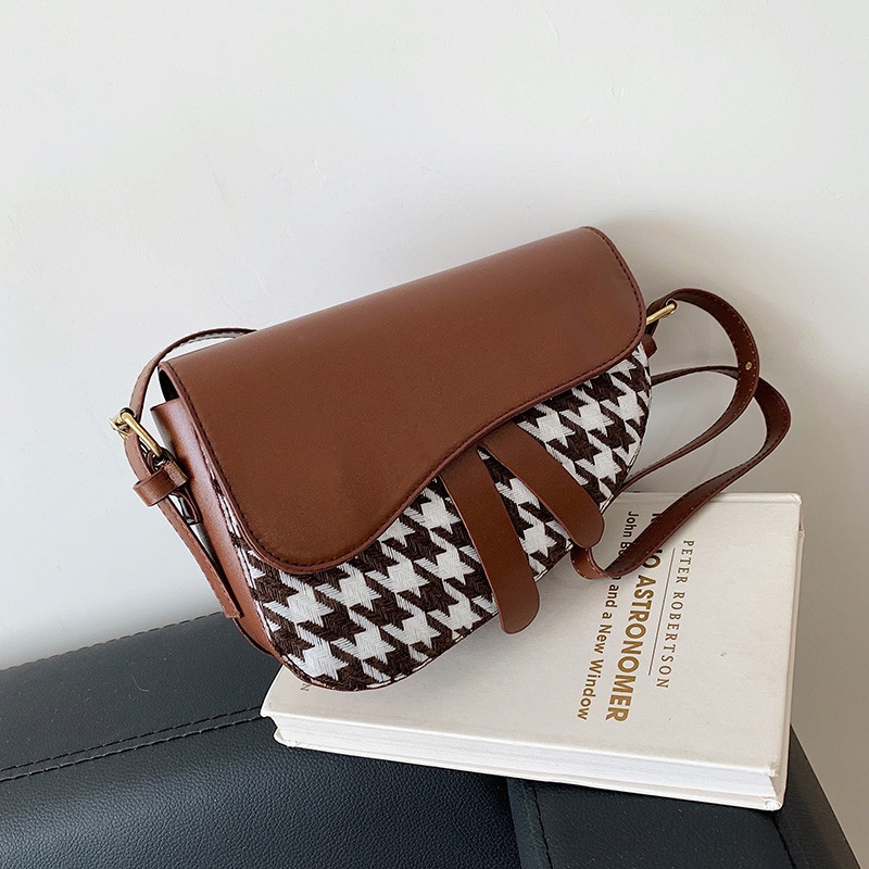 Túi đeo chéo thời trang dành cho nữ 2021