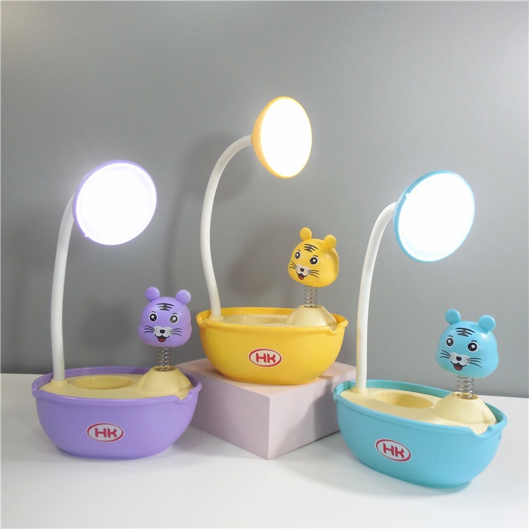 Đèn học chống cận để bàn có pin tích điện đèn led lò xo hình thú có ống cắm bút