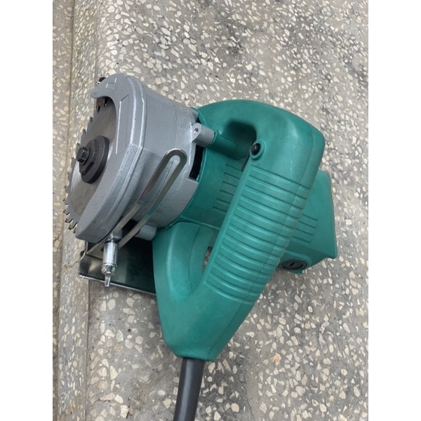 Máy cắt gạch cầm tay