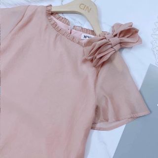 Váy bầu thiết kế đuôi cá nơ vai