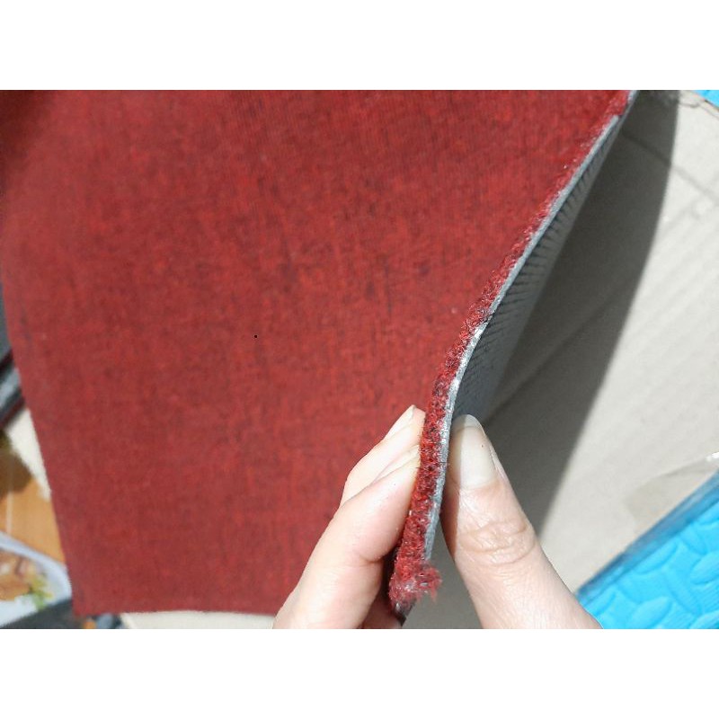 1 miếng thảm nỉ đế cao su kt 50×50