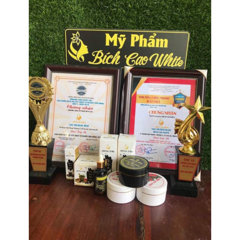 KEM FACE TRÀ XANH THẢO DƯỢC