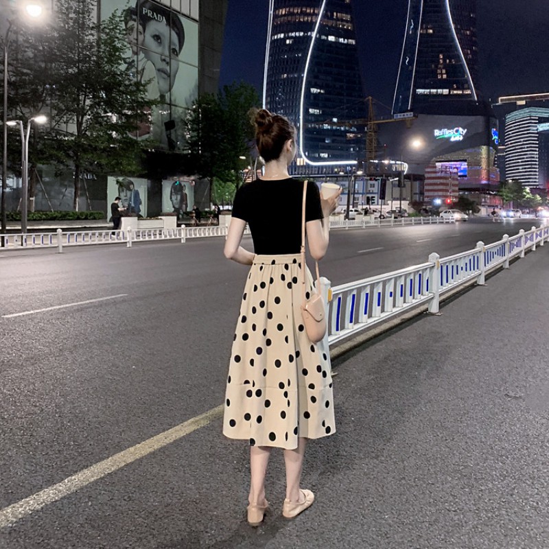 Set áo thun ngắn tay cổ tròn + chân váy chấm bi cho nữ