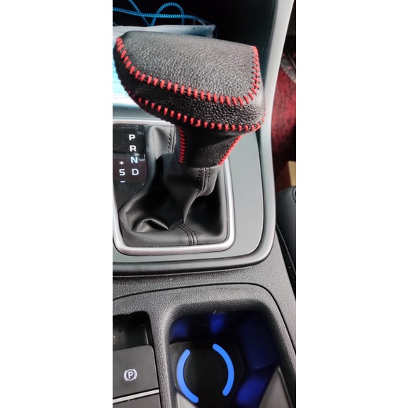 Bọc cần số xe Hyundai Creta 2021 2022 2023 Da Đen Chỉ Đỏ, Da Bò Thật, Đường may tinh tế thẩm mỹ