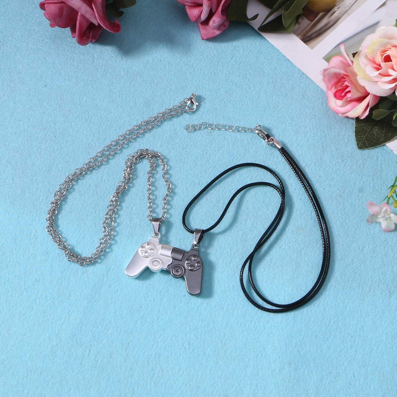 Set 2 Vòng cổ Tình Bạn Mặt Hình Tay Cầm Chơi Game Có Nam Châm Cho Cặp Đôi
