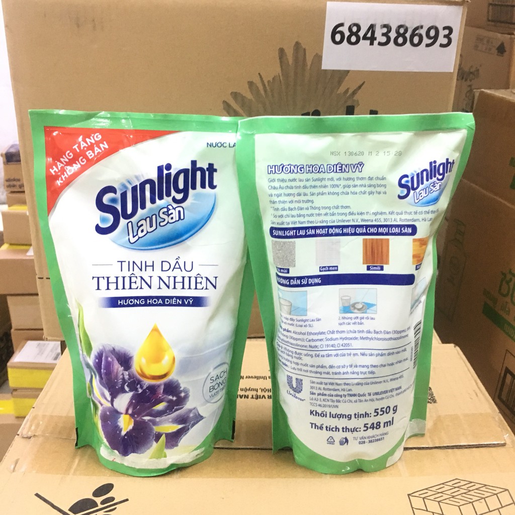 Nước lau sàn Sunlight tinh dầu thiên nhiên hương hoa diên vĩ bịch 550g