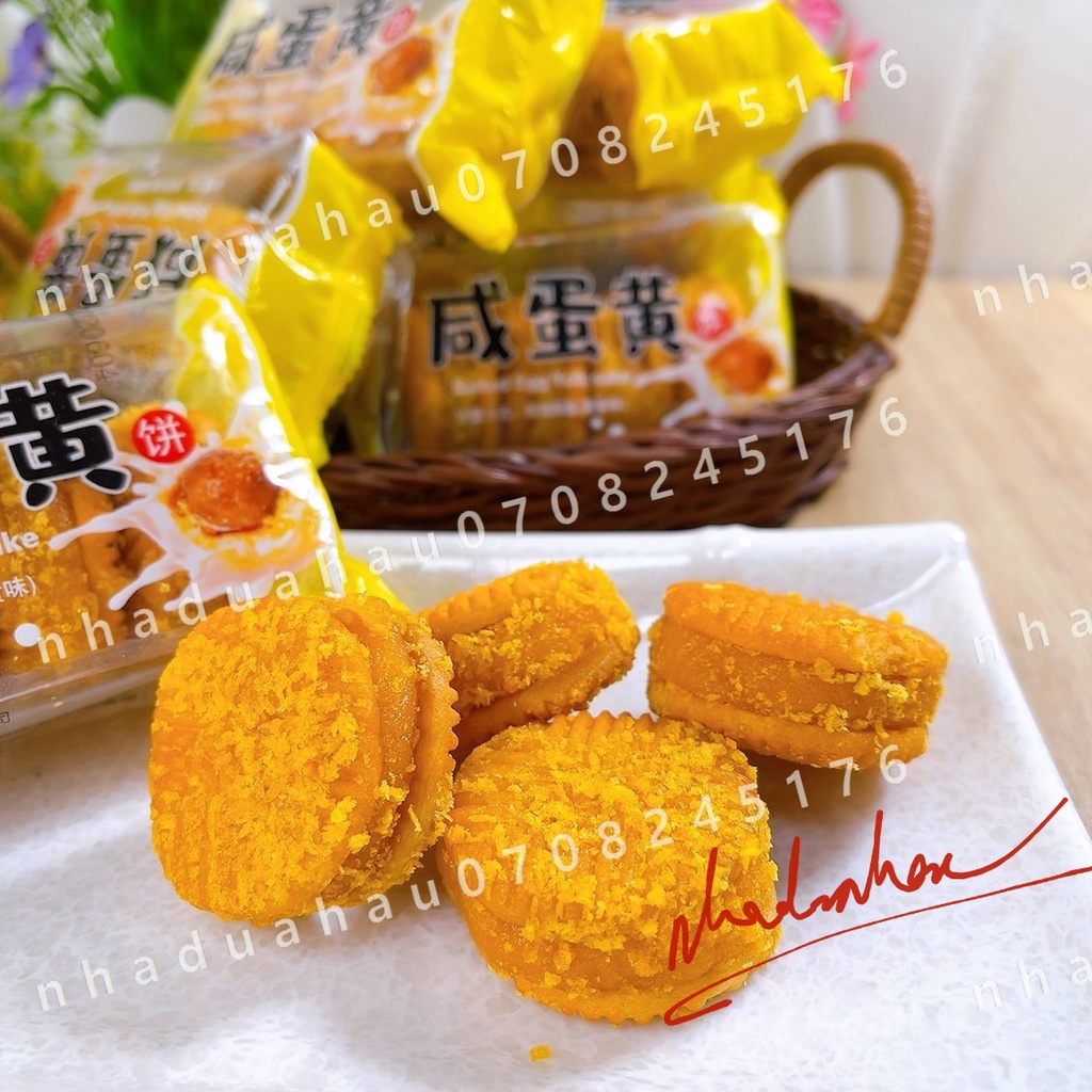 Một gói bánh hạt dẻ rắc trứng muối/ dừa sợi Hongkong gói 4 cái 186gam