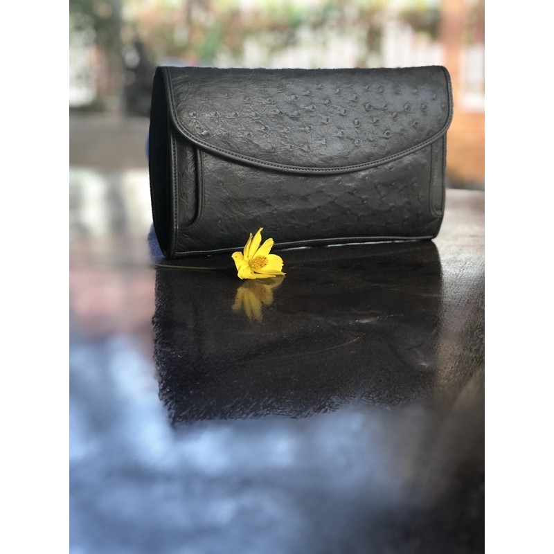 Clutch có dây đeo da đà điểu hiệu Rundolph Valentino