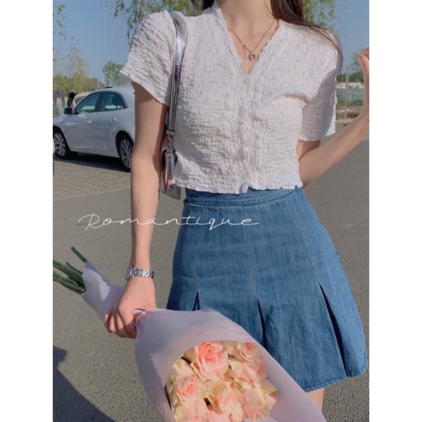 Áo croptop xốp trắng hồng