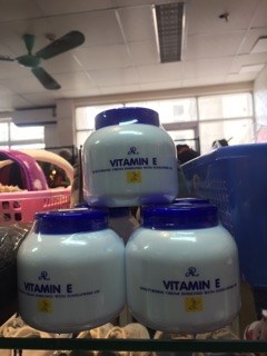 KEM DƯỠNG DA VITAMIN E hàng Thái
