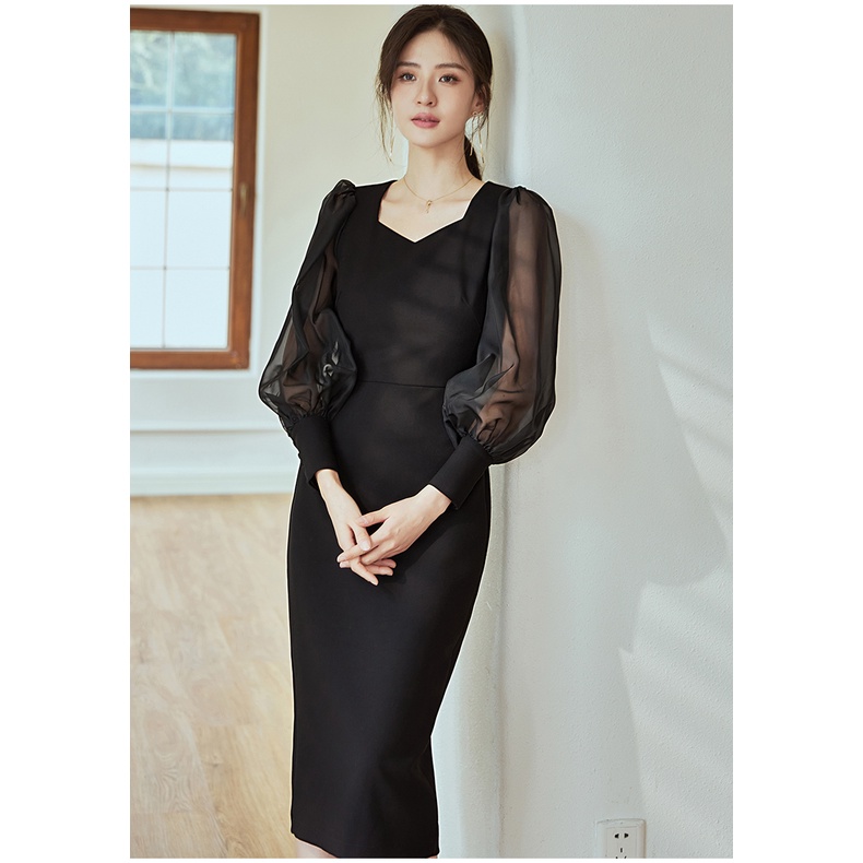 Đầm ôm body cổ điển tay phồng dài nút bọc xẻ sau