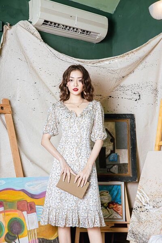 Váy hoạ tiết cổ tim phối bèo