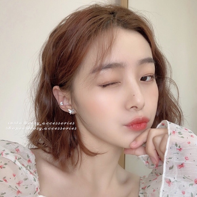 ROSY - KHUYÊN TAI VÀNH CON BƯỚM ĐÍNH ĐÁ