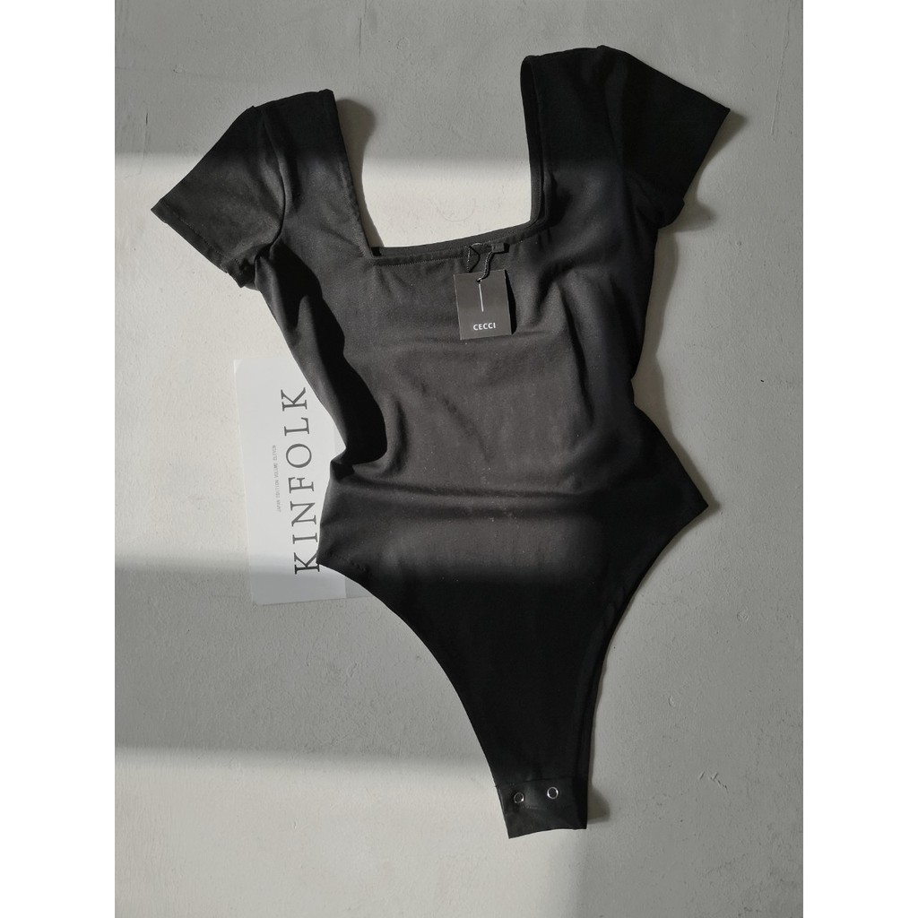 Áo bodysuit ROSIE cổ vuông cộc tay CECCI màu đen cotton 100% | BigBuy360 - bigbuy360.vn
