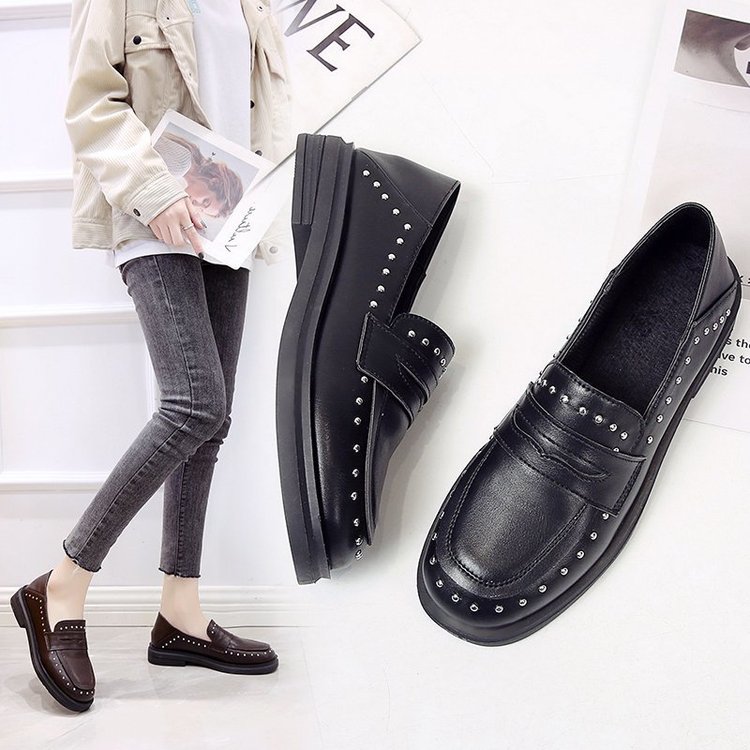Giày Lười Đế Bằng Đính Đinh Tán Cá Tính Trẻ Trung
