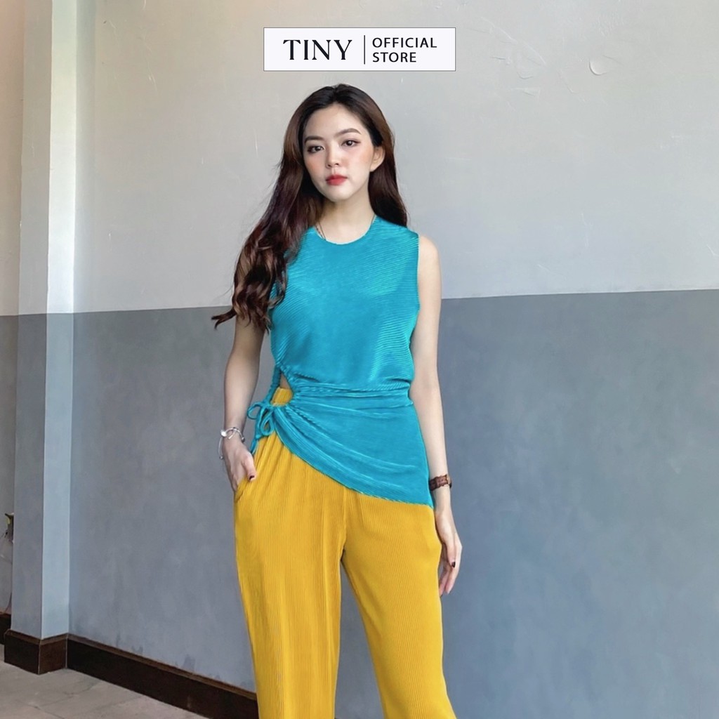Set dự tiệc Tinyy áo xanh biển vải nhung sếp ly không cổ không tay áo quần kaki thun vàng co giãn