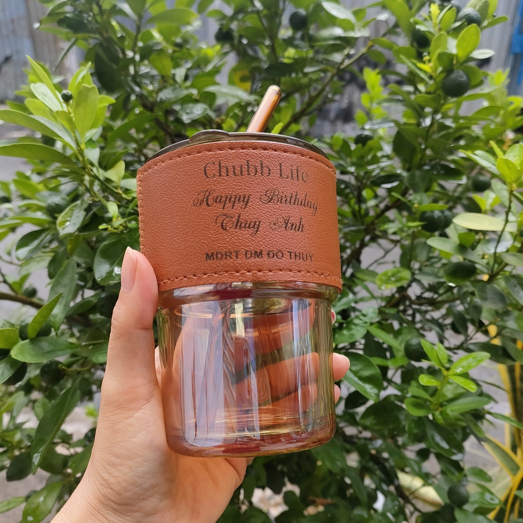 Ly Thủy tinh kèm ống hút và bao da khắc tên theo yêu cầu